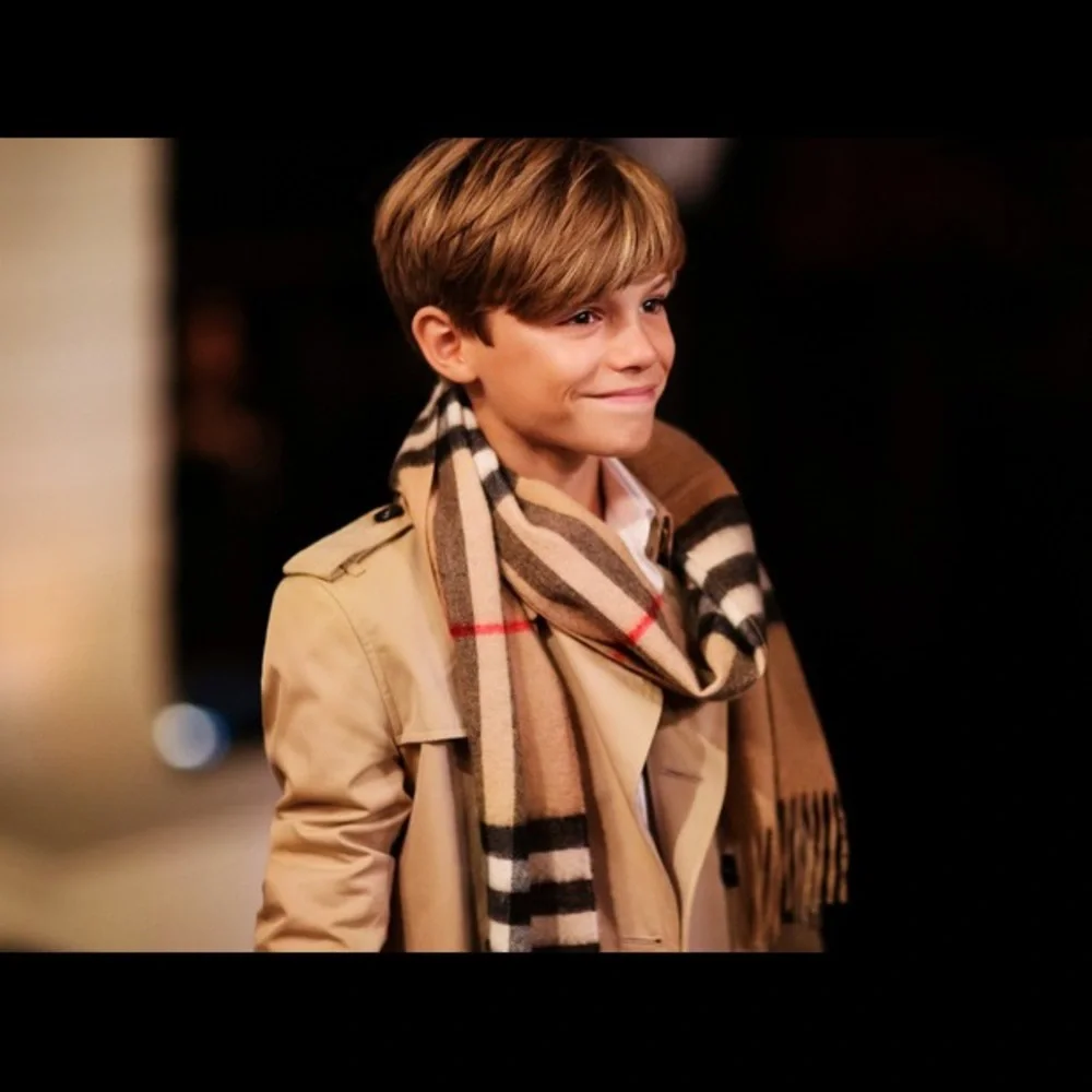 Burberry Scarf - Picture 4 of 5